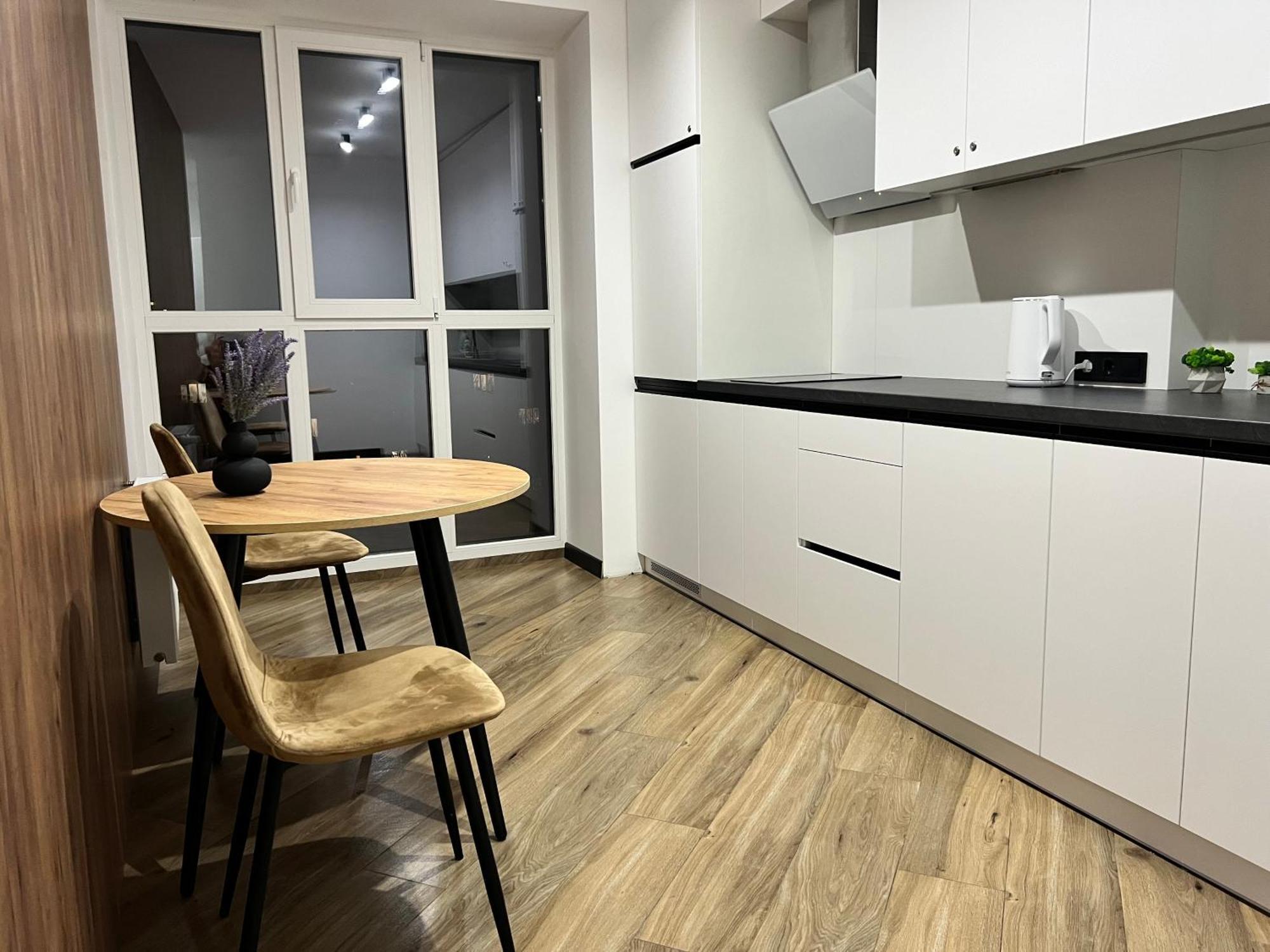 Люкс Апартаменти Район Автовокзалу В Жкарена Та Жк Great House Поблизу Обласноі Лікарні Riwne Exterior foto