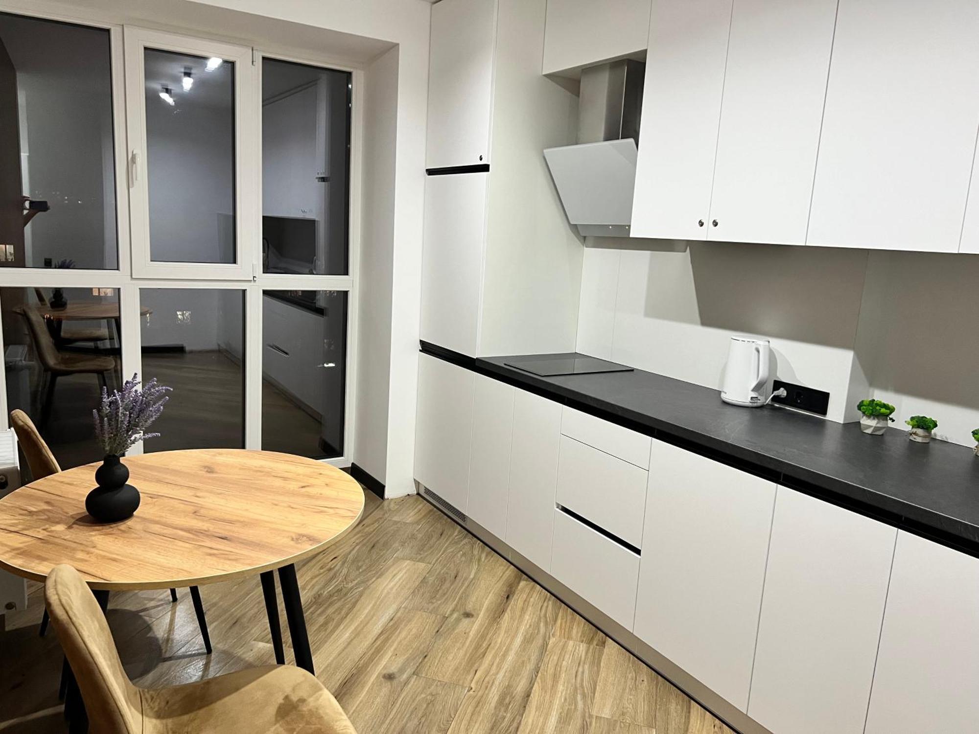 Люкс Апартаменти Район Автовокзалу В Жкарена Та Жк Great House Поблизу Обласноі Лікарні Riwne Exterior foto